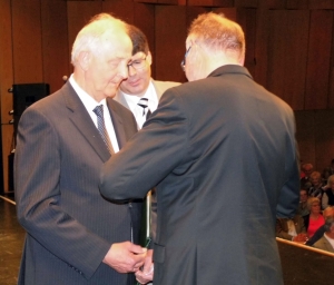 Goldenes Ehrenzeichen der Landsmanschaft Ostpreußen für den Allensteiner Jürgen Zauner